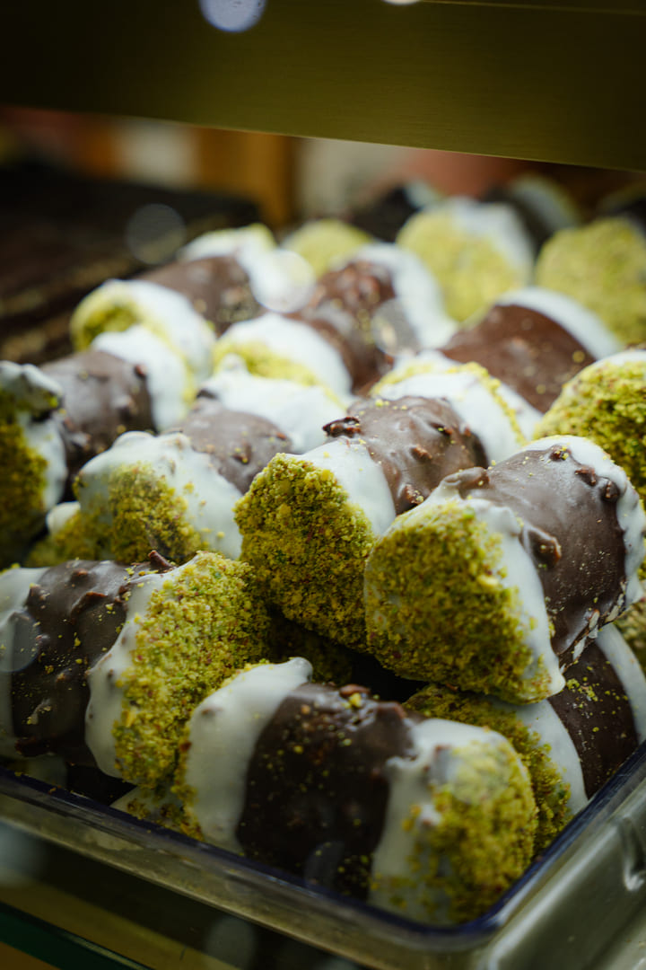 cannolicchi-cioccolato-granella-pistacchio-scimone
