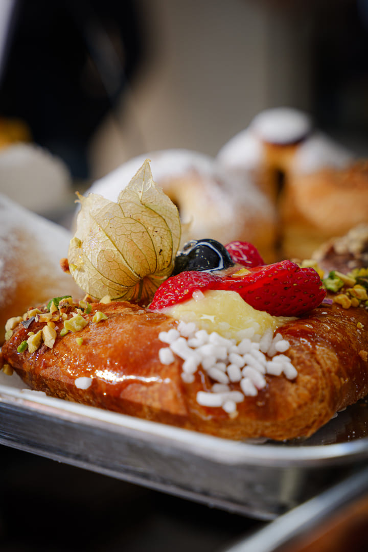 sfogliatine-crema-fragoline-pasticceria-scimone-Palermo-Mondello