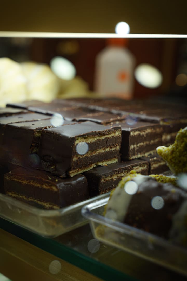 tranci-torta-cioccolato-stratificata-scimone